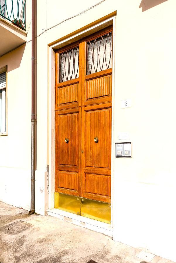 Hostly - The Urban Garden House - 3 Bedrooms, Garden, Great Location! Pisa Exterior photo